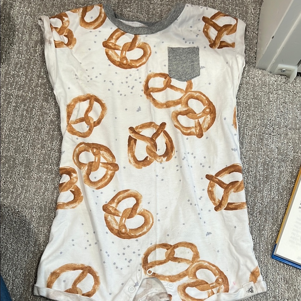 Burt’s Bees 24m onesie pretzel